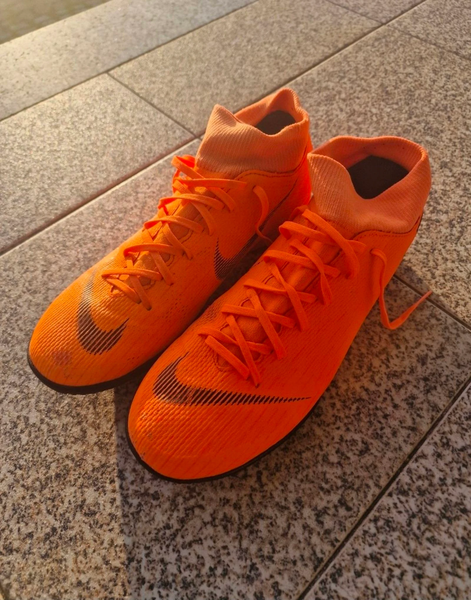chuteiras Nike Mercurial SuperflyX 6 Academy, a